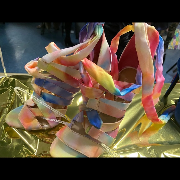 Gorgeous Pastel Watercolor inspired Gianni Bini heels!!! - Picture 1 of 3